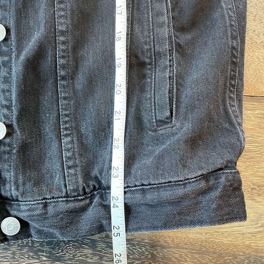 SOLD Madewell | The Oversized Trucker Jean Jacket in
Washed Black | Medium - Picture 13 of 13